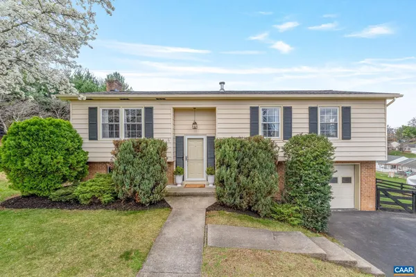 $339,900 | 704 Carann Street, Staunton, VA 24401