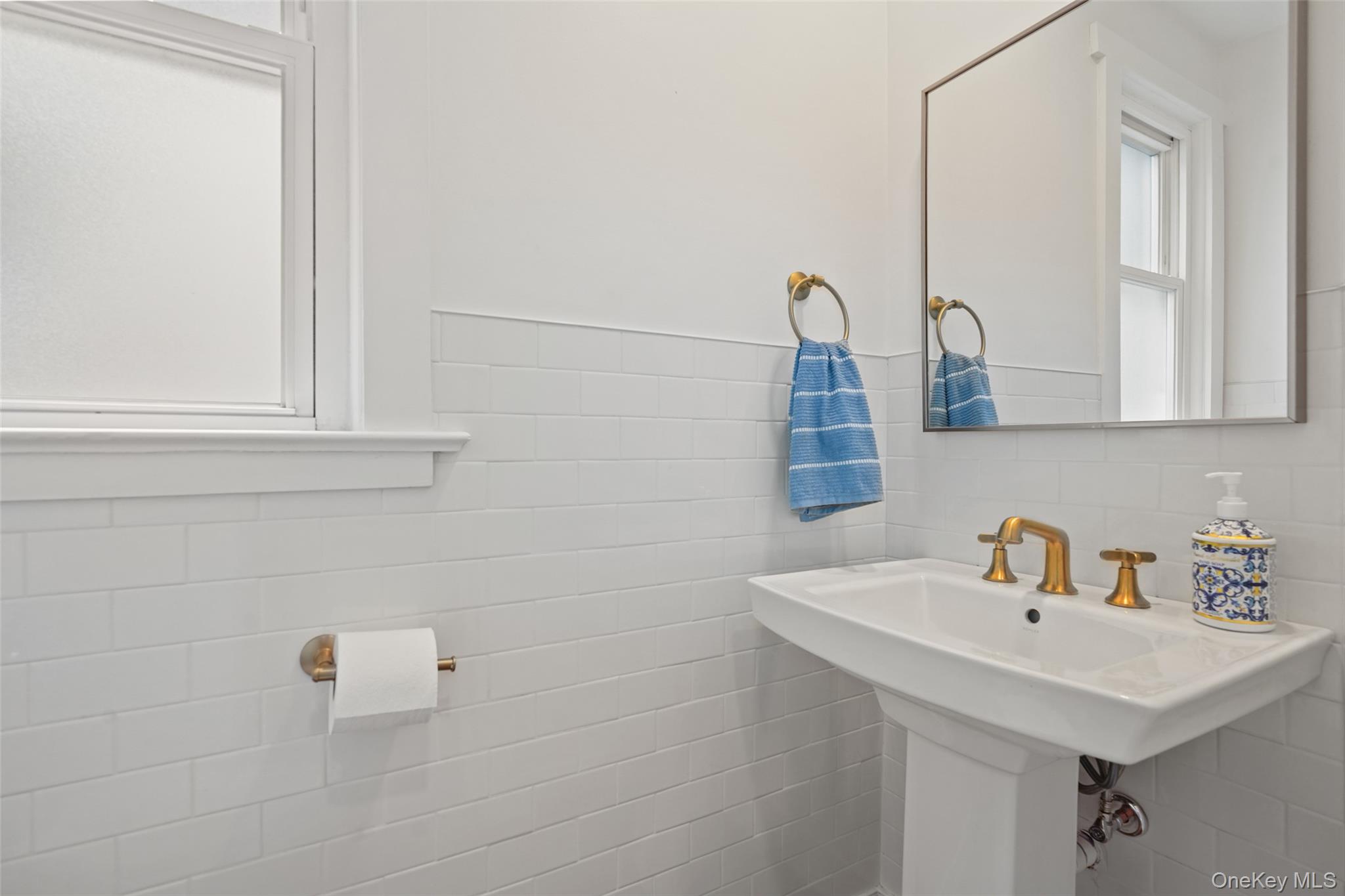 29 Redfield Street Rye, NY 10580 - Photo 12 of 27 Powder Room