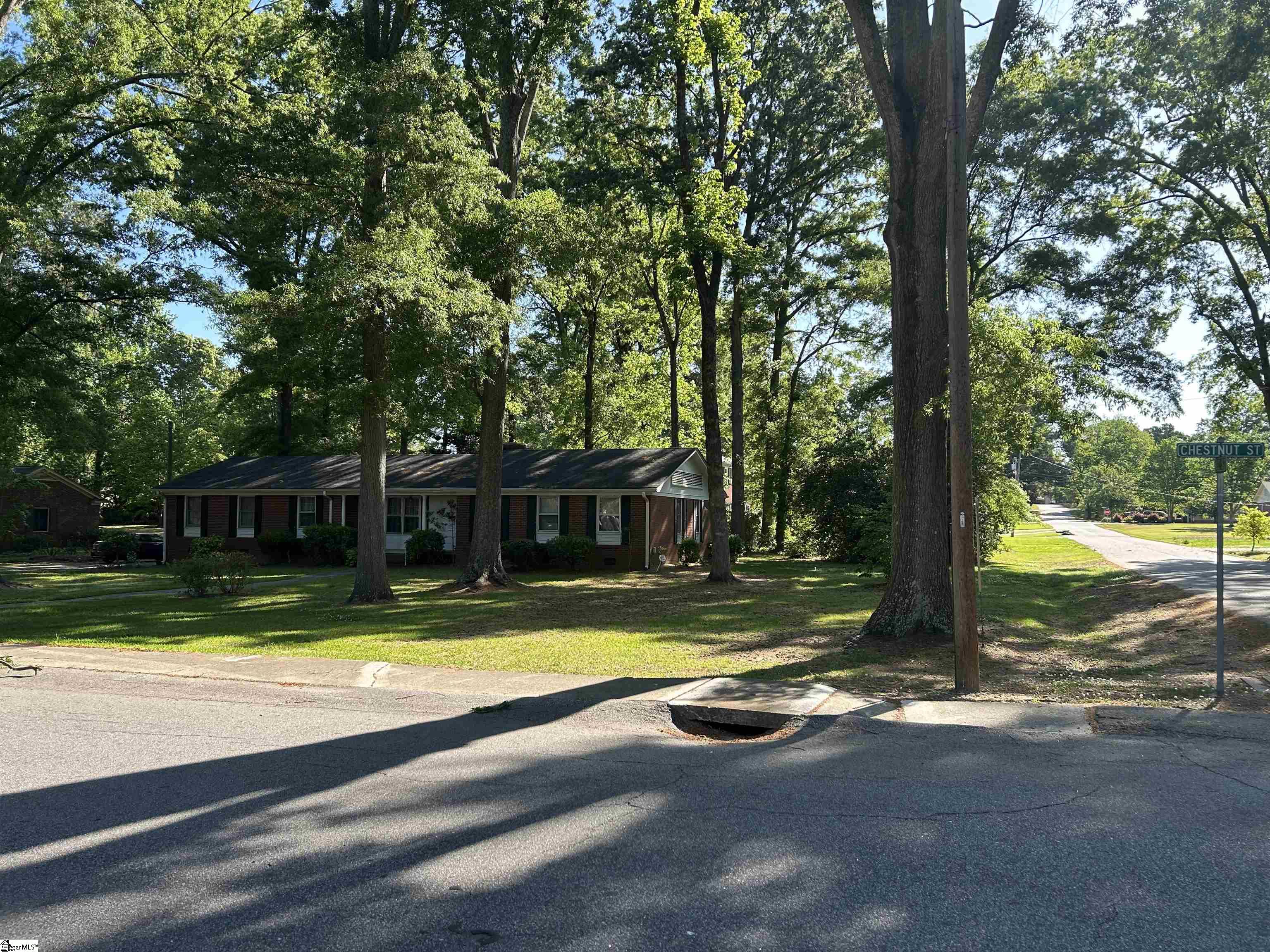 507 Chestnut Street Clinton, SC 29325 - Photo 4 of 14