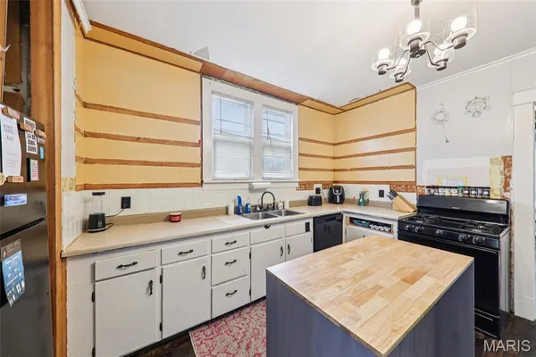 $190,000 | 615 North Montgomery Avenue, Litchfield, IL 62056