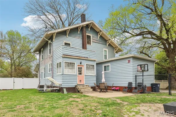 $190,000 | 615 North Montgomery Avenue, Litchfield, IL 62056