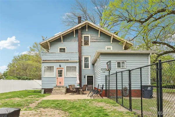$190,000 | 615 North Montgomery Avenue, Litchfield, IL 62056