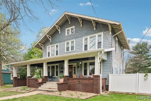$190,000 | 615 North Montgomery Avenue, Litchfield, IL 62056