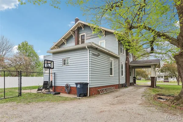 $190,000 | 615 North Montgomery Avenue, Litchfield, IL 62056