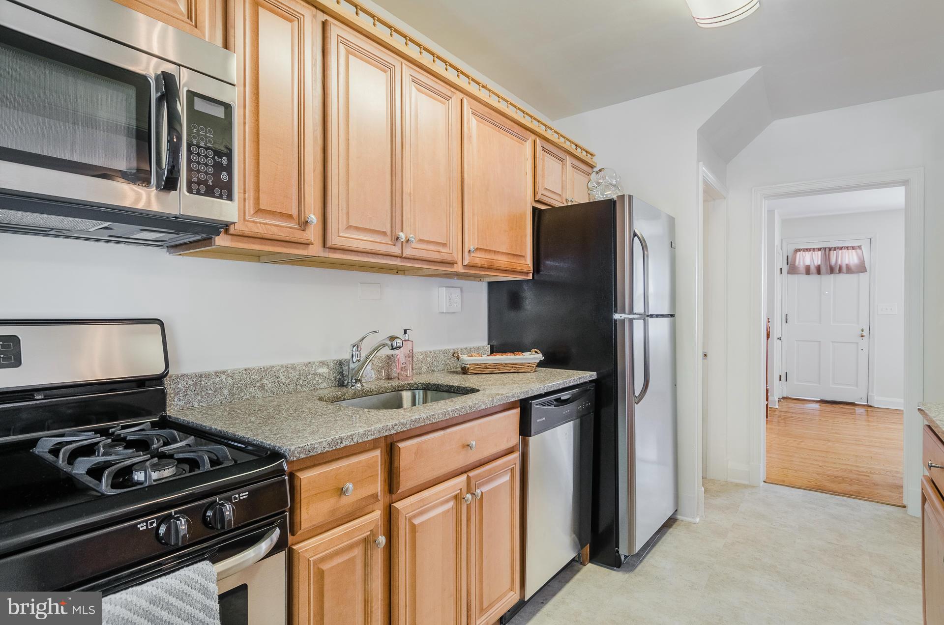 807 Braeside Road Baltimore, MD 21229 - Photo 11 of 30 Kitchen