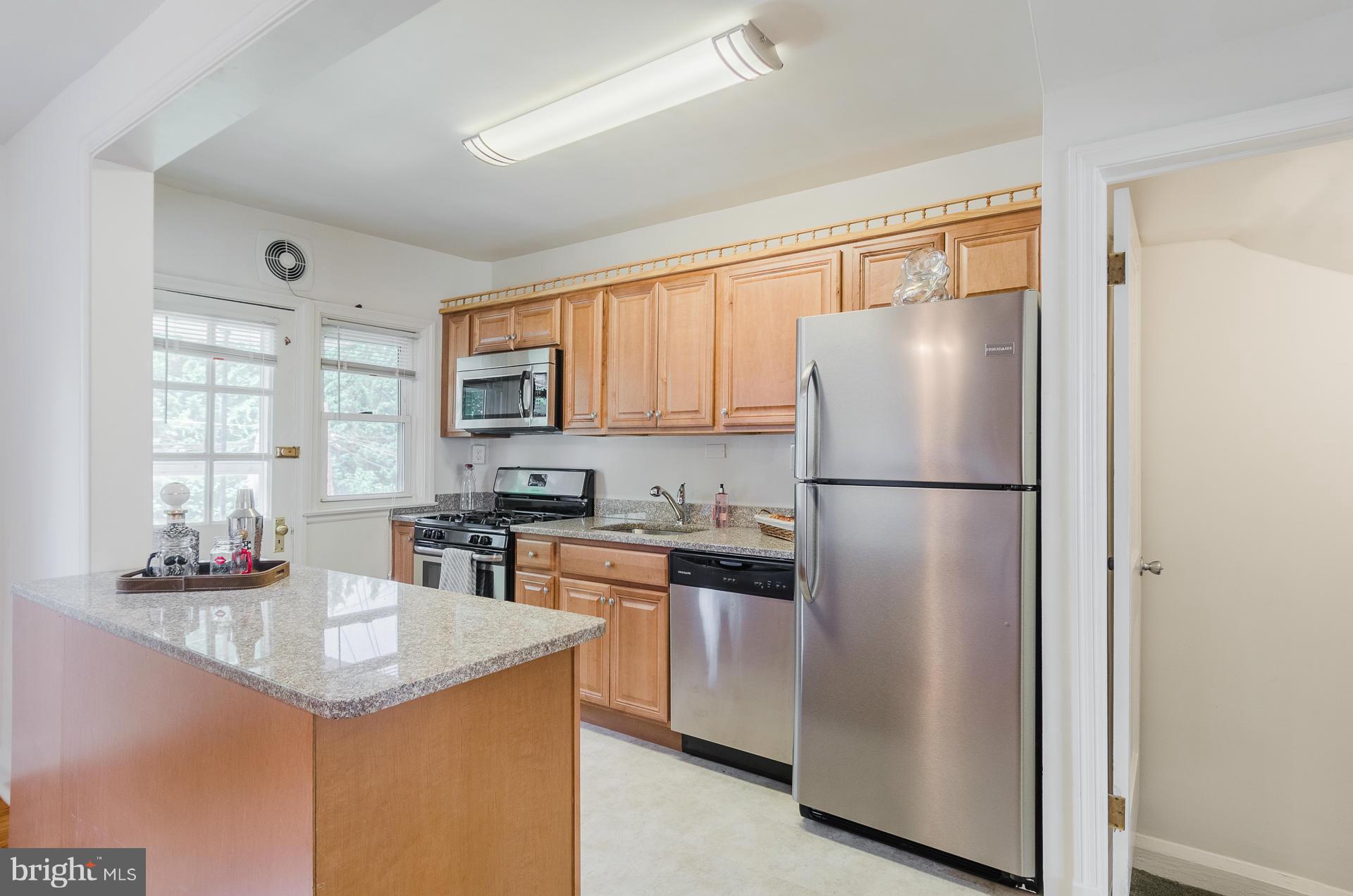 807 Braeside Road Baltimore, MD 21229 - Photo 8 of 30 Kitchen