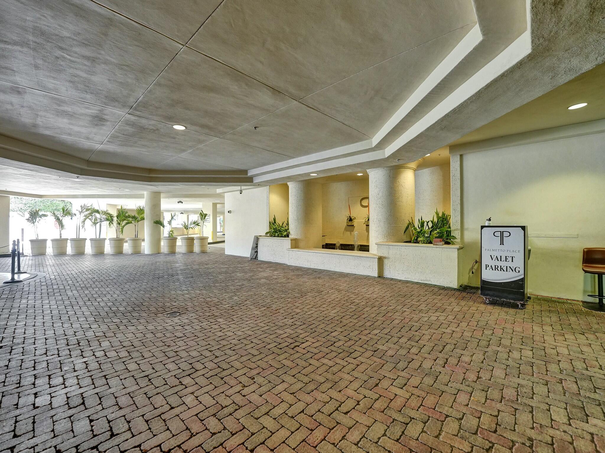 99 Southeast Mizner Boulevard, Unit PH29 Boca Raton, FL 33432 - Photo 35 of 42 valet