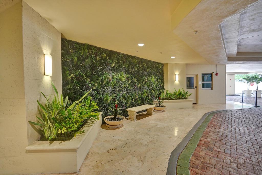 99 Southeast Mizner Boulevard, Unit PH29 Boca Raton, FL 33432 - Photo 36 of 42 Valet