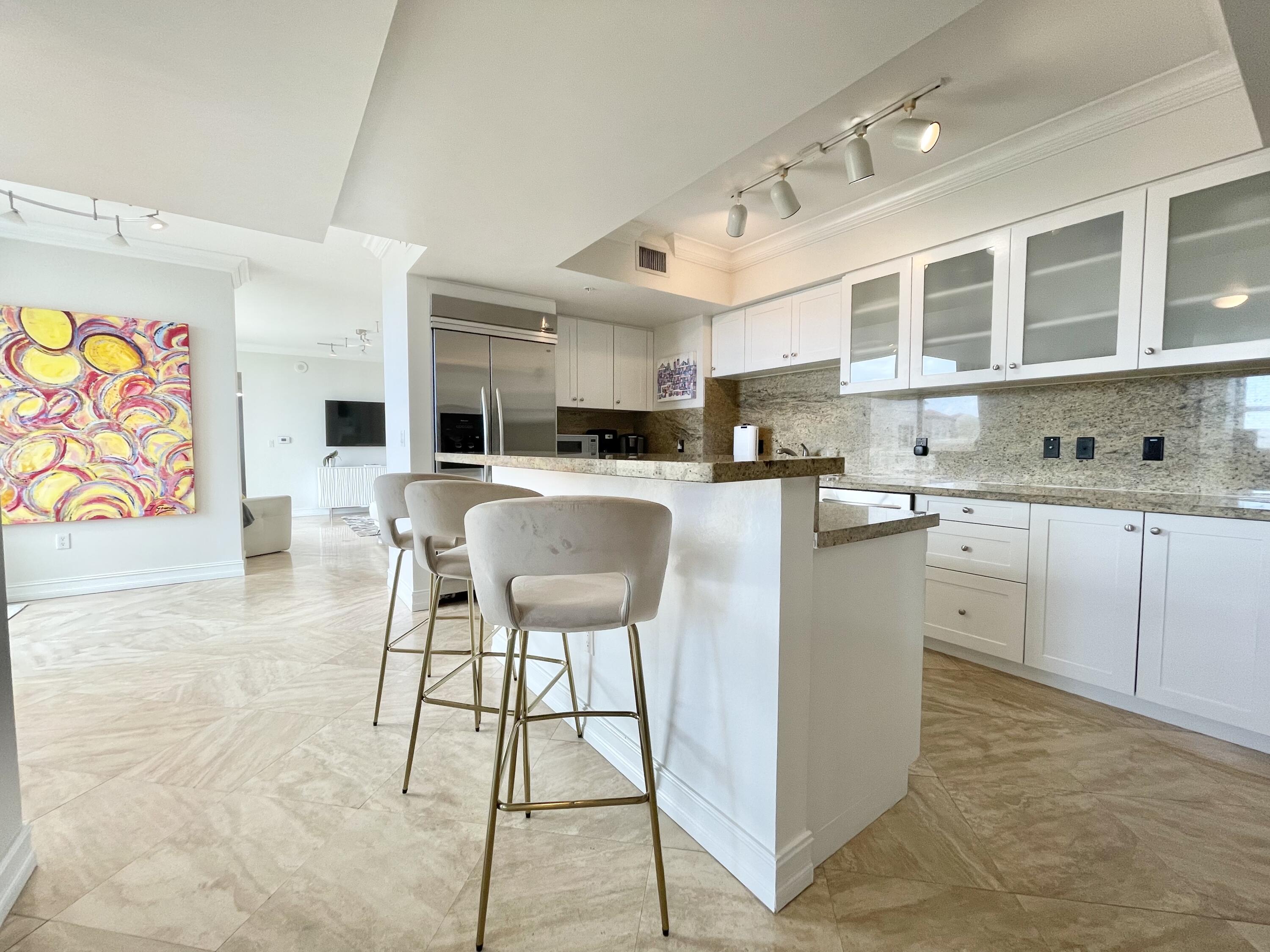 99 Southeast Mizner Boulevard, Unit PH29 Boca Raton, FL 33432 - Photo 7 of 42 Kitchen