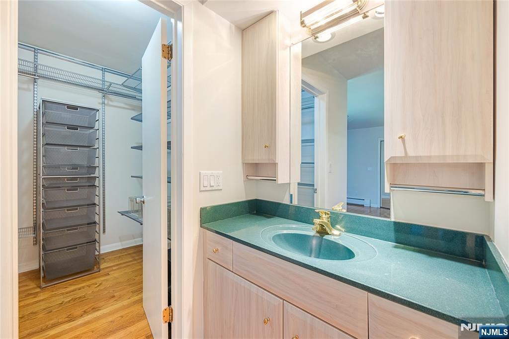 124 Pascack Road Washington Township, NJ 07676 - Photo 20 of 27 Gallery Image 20
