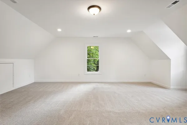 an empty room with window and windows