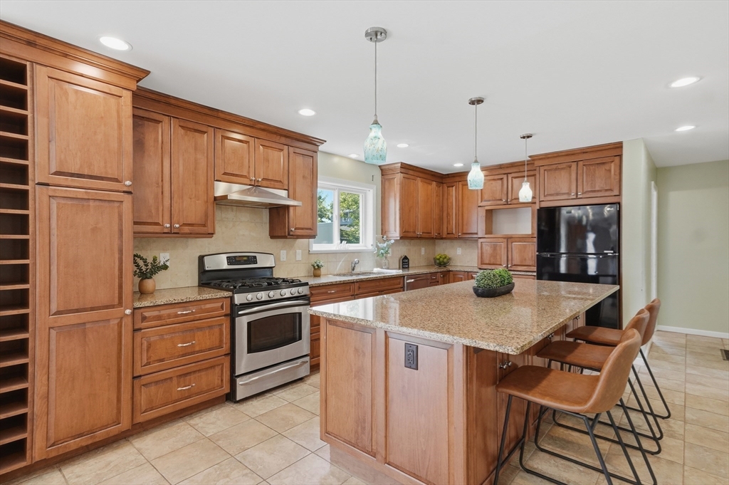 7 Riverside Street Danvers, MA 01923 - Photo 5 of 40