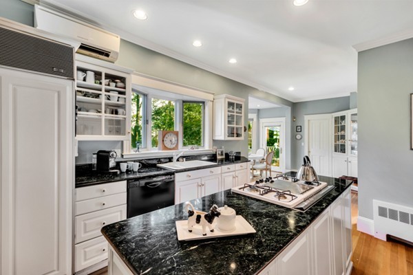 18 Calumet Road Winchester, MA 01890 - Photo 9 of 30
