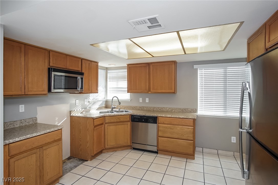 7118 Shadow Crest Drive Las Vegas, NV 89119 - Photo 5 of 15 Kitchen with a sink, appliances with stainless ste