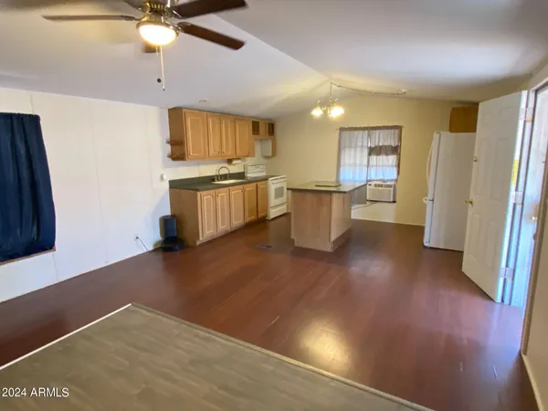 $1,275 | 33401 North 224th Avenue, Wittmann, AZ 85361
