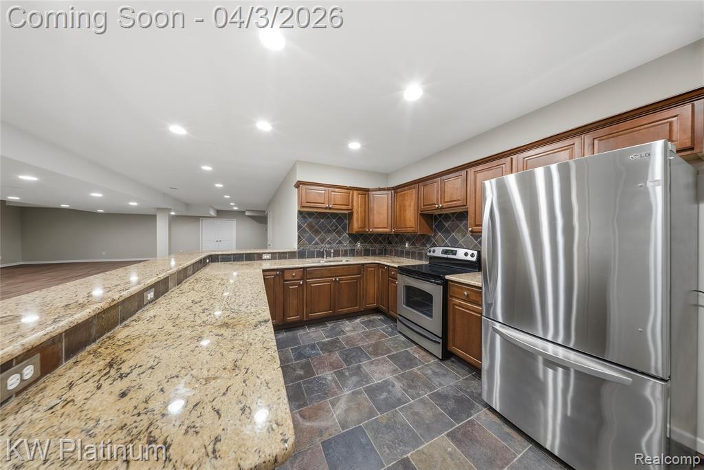 48877 Point Lakeview Street Chesterfield, MI 48047 - Photo 52 of 73