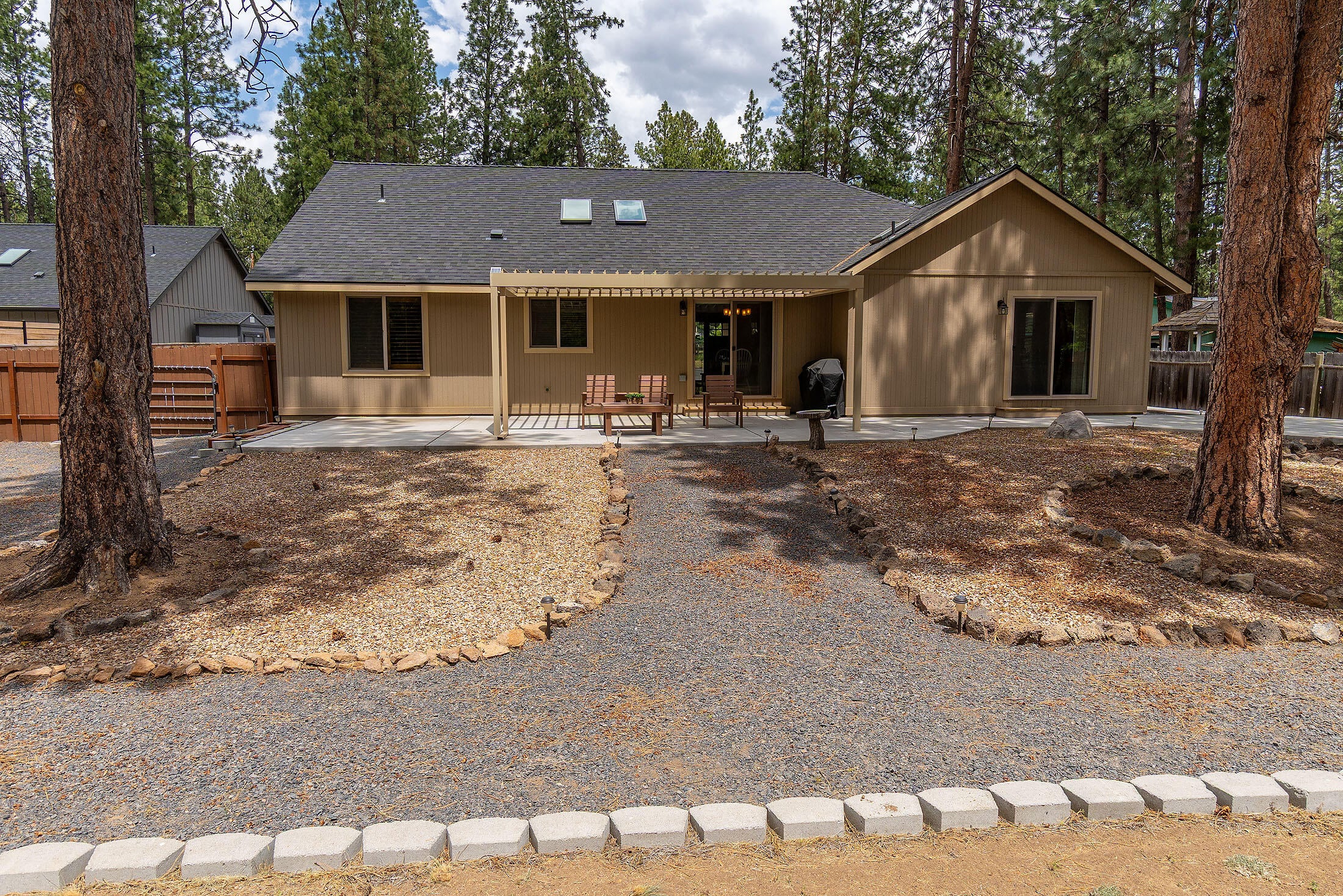 19053 Pumice Butte Road Bend, OR 97702 - Photo 18 of 20 Landscape block and gravel path!