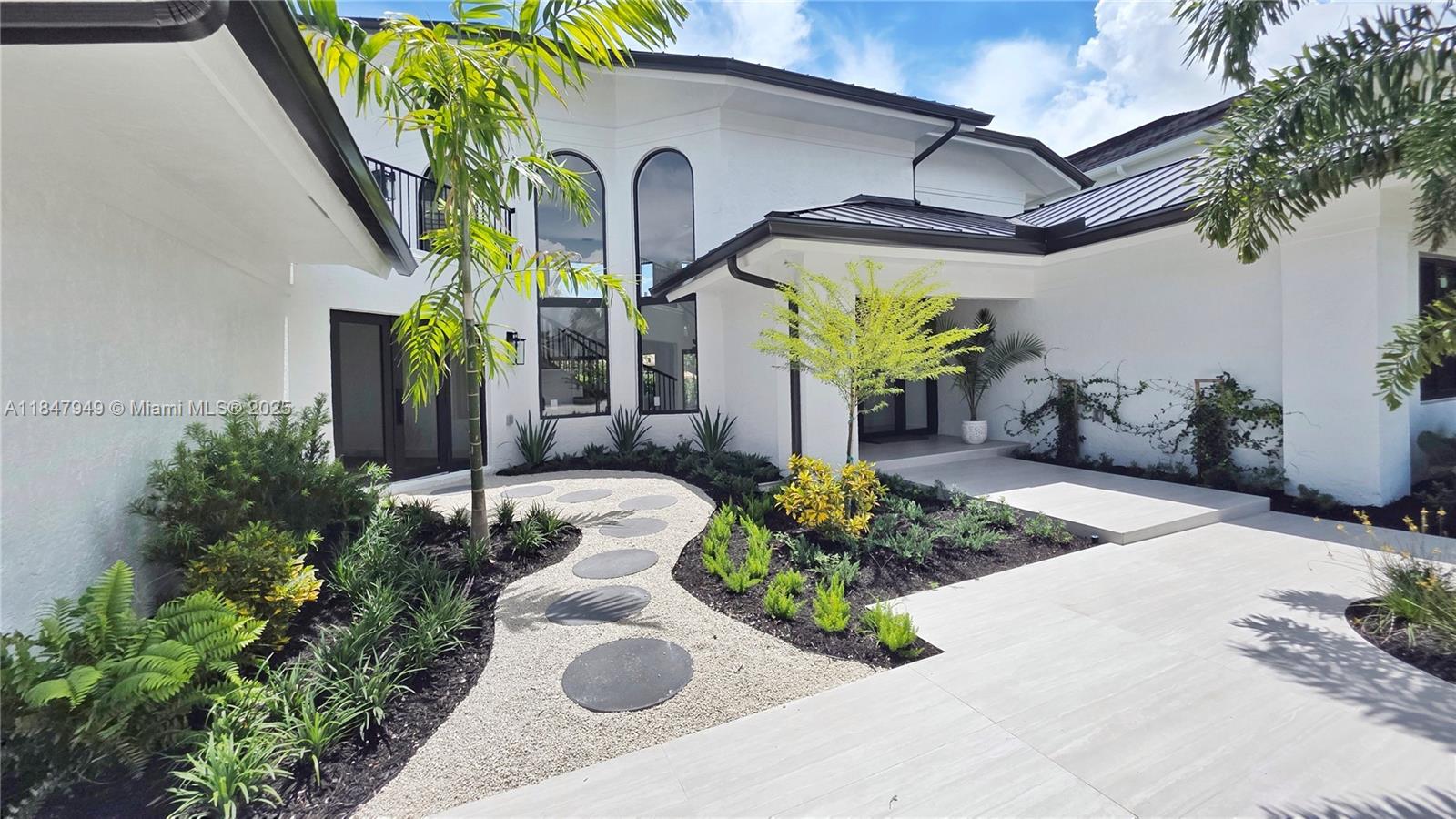 7190 Valencia Drive Boca Raton, FL 33433 - Photo 3 of 36