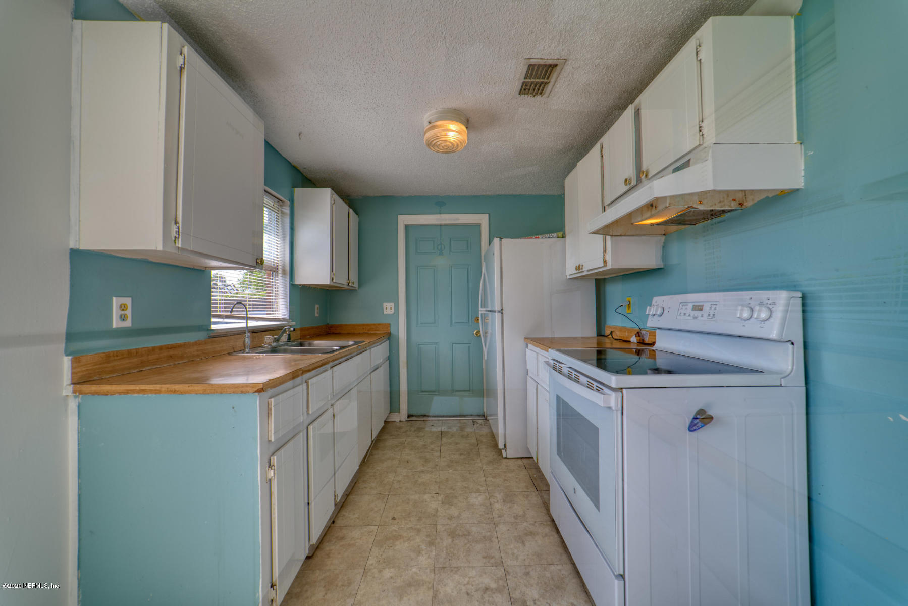 2159 Mareeba Road East Jacksonville, FL 32246 - Photo 5 of 16 Kitchen
