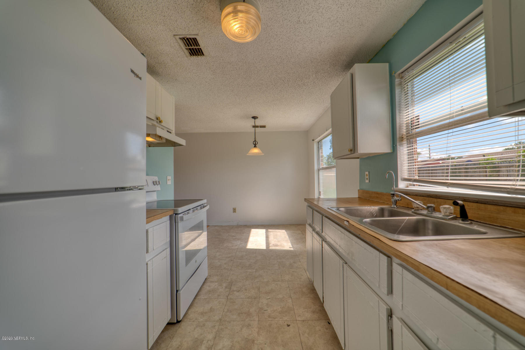 2159 Mareeba Road East Jacksonville, FL 32246 - Photo 6 of 16 Kitchen