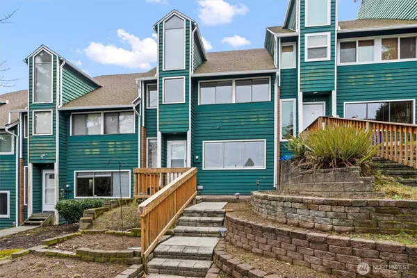 a view of a house with backyard and porch