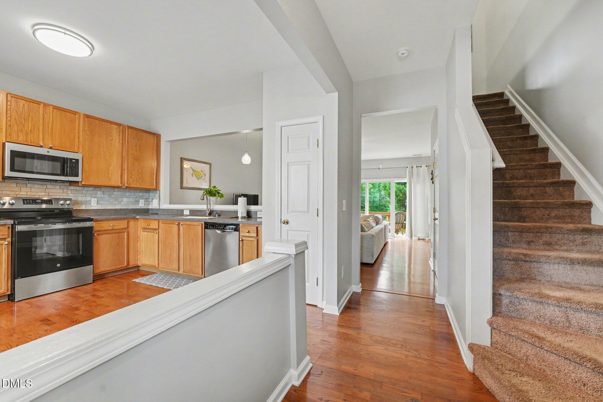 8507 Mt Valley Lane Raleigh, NC 27613 - Photo 10 of 29 010_file_5114
