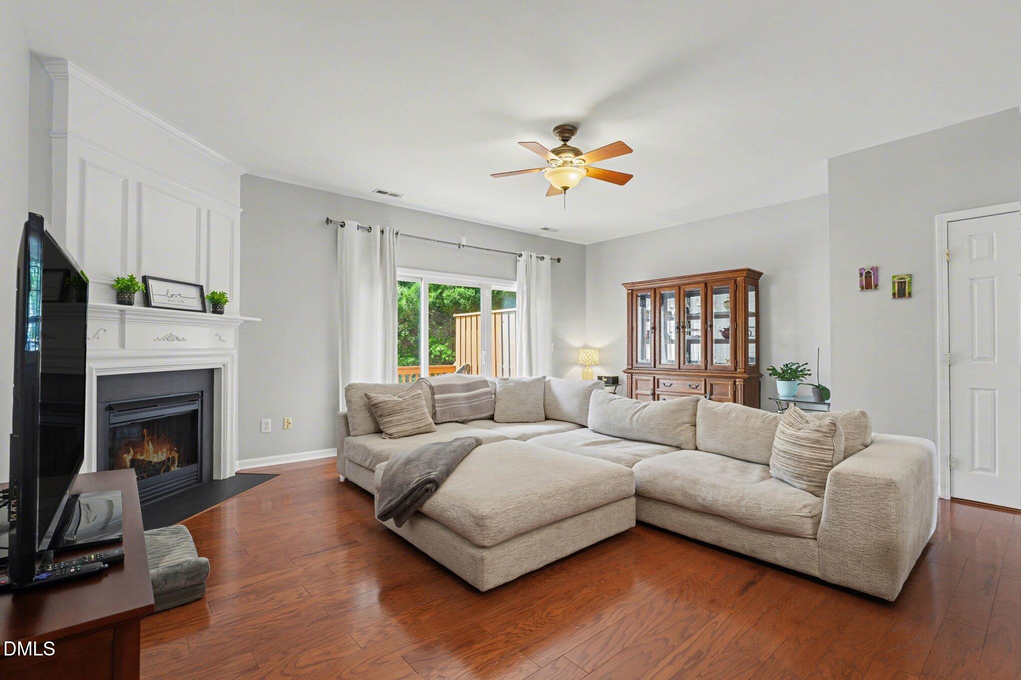 8507 Mt Valley Lane Raleigh, NC 27613 - Photo 3 of 29 003_file_4446