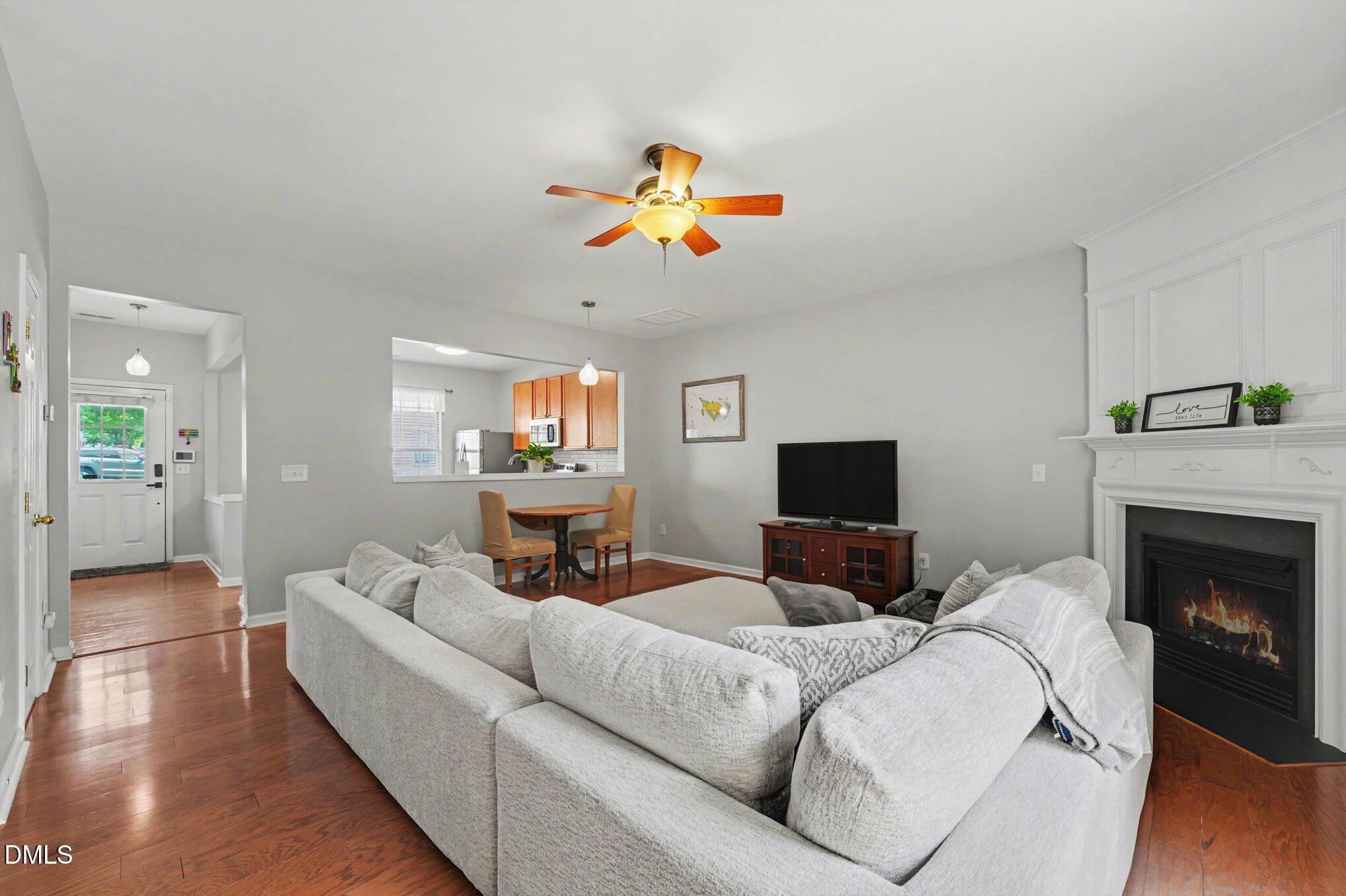 8507 Mt Valley Lane Raleigh, NC 27613 - Photo 4 of 29 004_file_8178