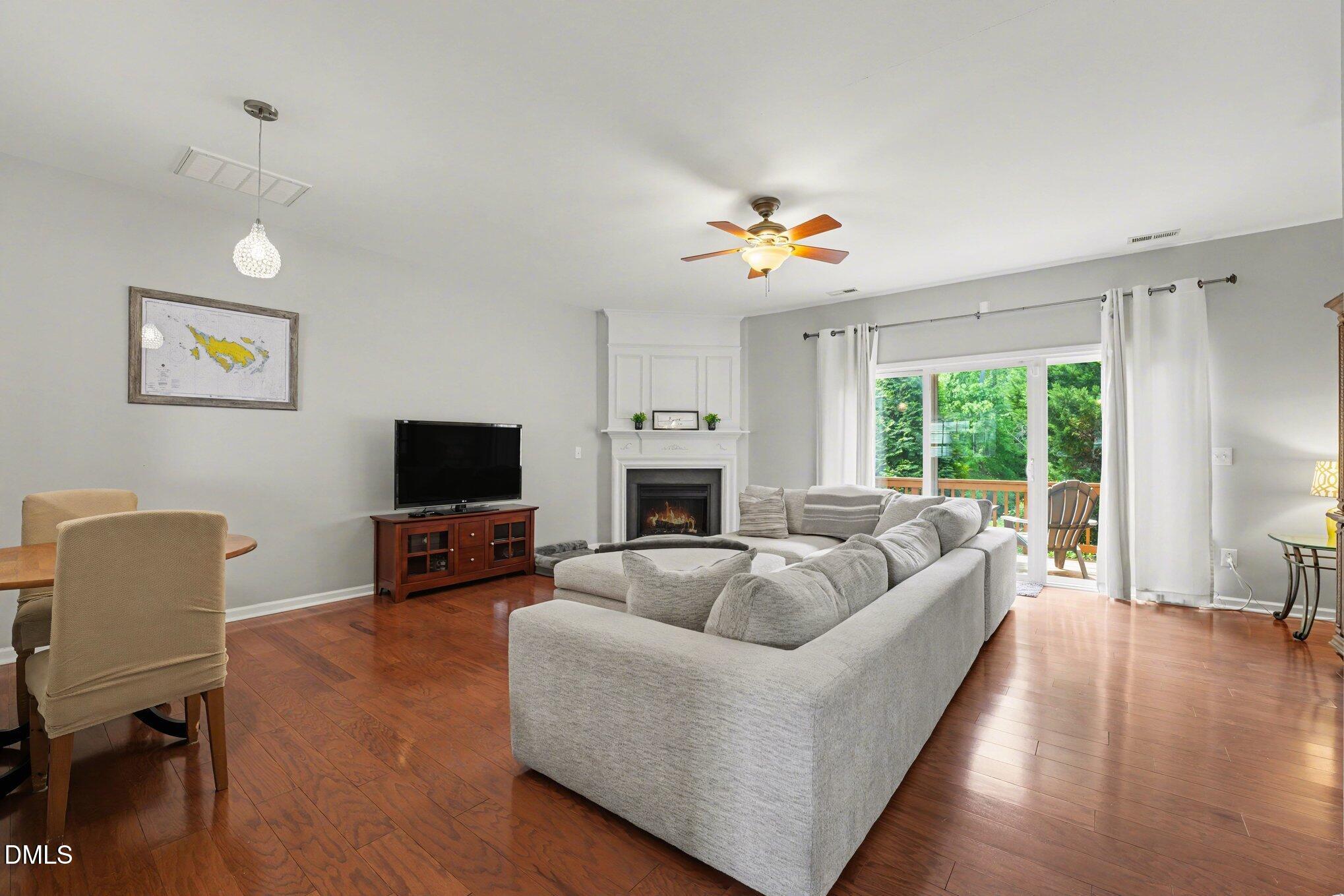 8507 Mt Valley Lane Raleigh, NC 27613 - Photo 5 of 29 005_file_4440