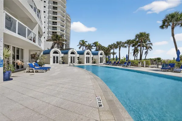 $9,500 | 18671 Collins Avenue, Unit 1702, Sunny Isles Beach, FL 33160