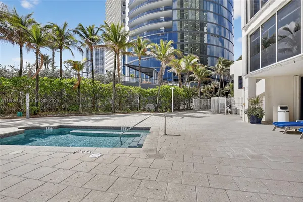 $9,500 | 18671 Collins Avenue, Unit 1702, Sunny Isles Beach, FL 33160