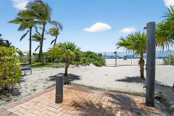 $9,500 | 18671 Collins Avenue, Unit 1702, Sunny Isles Beach, FL 33160