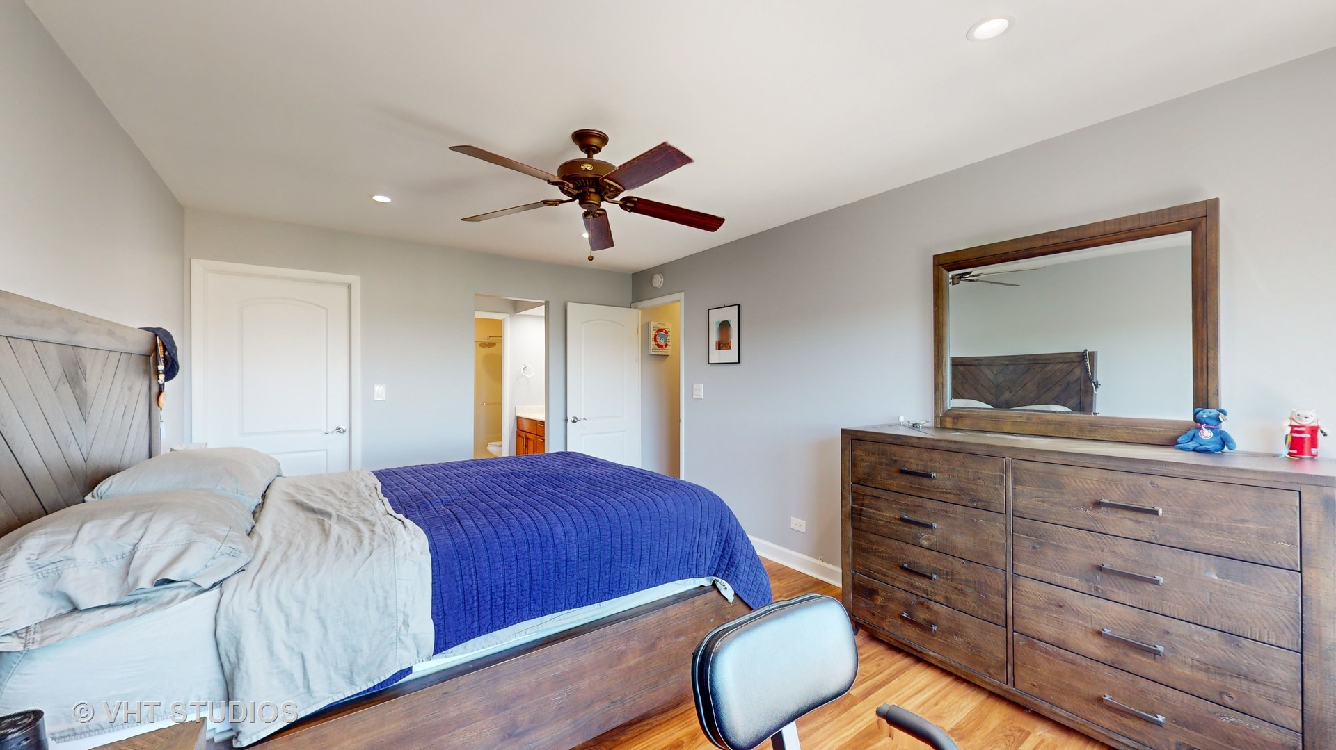 8630 Waukegan Road, Unit 519 Morton Grove, IL 60053 - Photo 16 of 26 a bedroom with a bed a lamp and a dresser