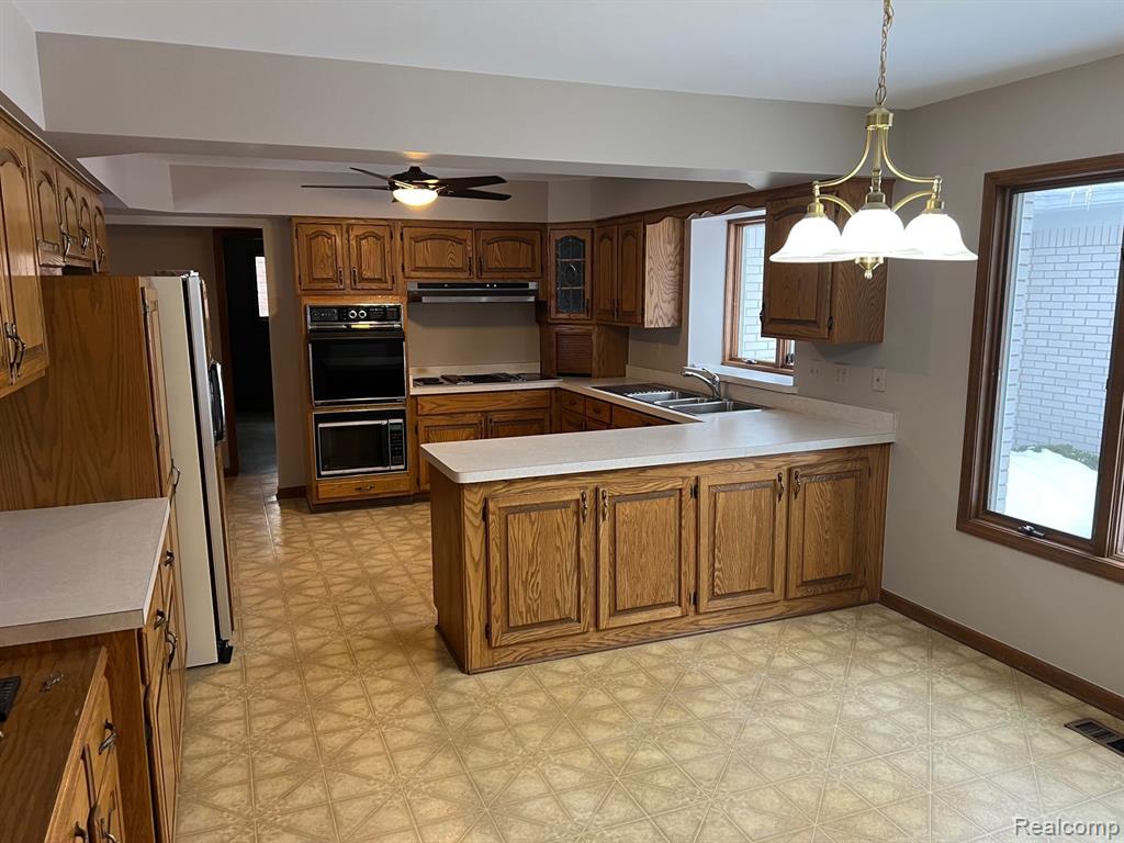 1042 Springwood Lane Rochester, MI 48309 - Photo 13 of 15