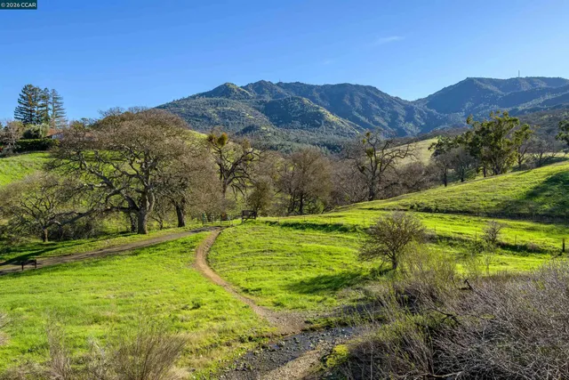 $1,125,000 | 305 Mountaire Parkway, Clayton, CA 94517