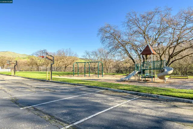 $1,125,000 | 305 Mountaire Parkway, Clayton, CA 94517