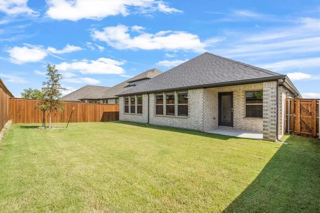$2,600 | 154 Lost Maples Way, Waxahachie, TX 75165