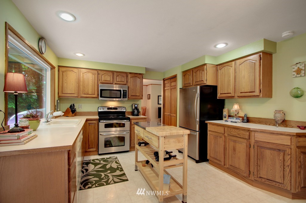 5604 227th Street Southeast Bothell, WA 98021 - Photo 7 of 15