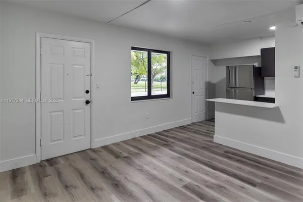 $1,900 | 4037 Southwest 65th Avenue, Unit 11, South Miami, FL 33155