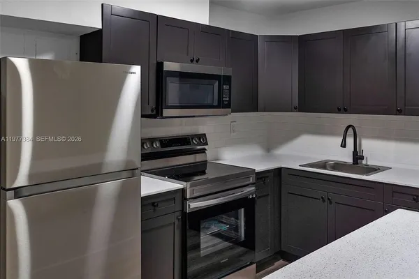 $1,900 | 4037 Southwest 65th Avenue, Unit 11, South Miami, FL 33155