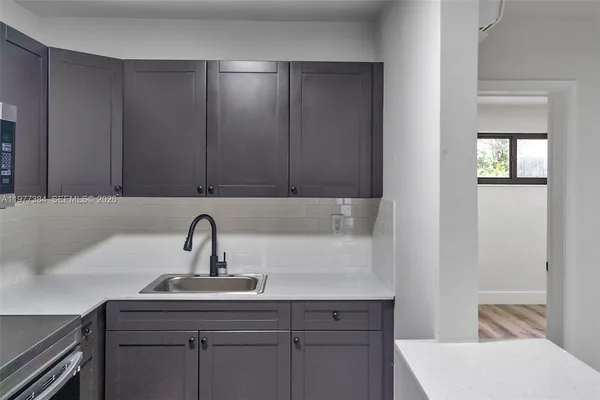 $1,900 | 4037 Southwest 65th Avenue, Unit 11, South Miami, FL 33155