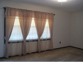 8699 Reedy Creek Road Bristol, VA 24202 - Photo 2 of 18 LG Living roomLots of Light