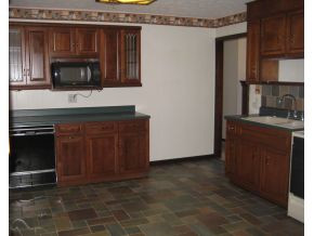 8699 Reedy Creek Road Bristol, VA 24202 - Photo 3 of 18 Eatin kitchenceramic tile