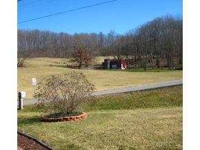 8699 Reedy Creek Road Bristol, VA 24202 - Photo 4 of 18 Front porch view