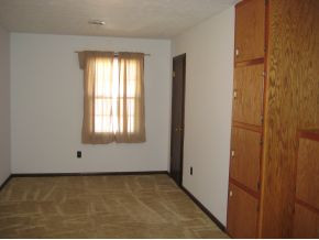 8699 Reedy Creek Road Bristol, VA 24202 - Photo 8 of 18 Master bedroom with builtins