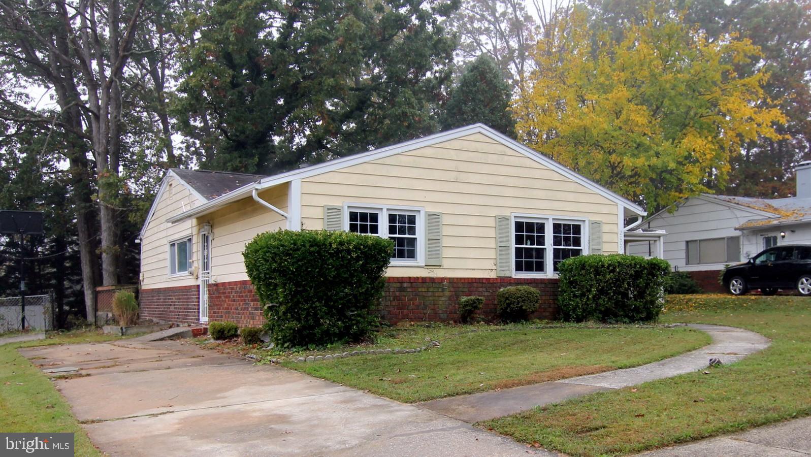 2009 Derrickson Road Baltimore, MD 21244 - Photo 2 of 24 Driveway