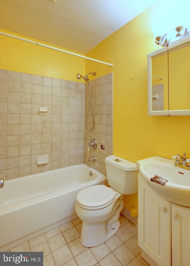 2009 Derrickson Road Baltimore, MD 21244 - Photo 22 of 24 Bathroom