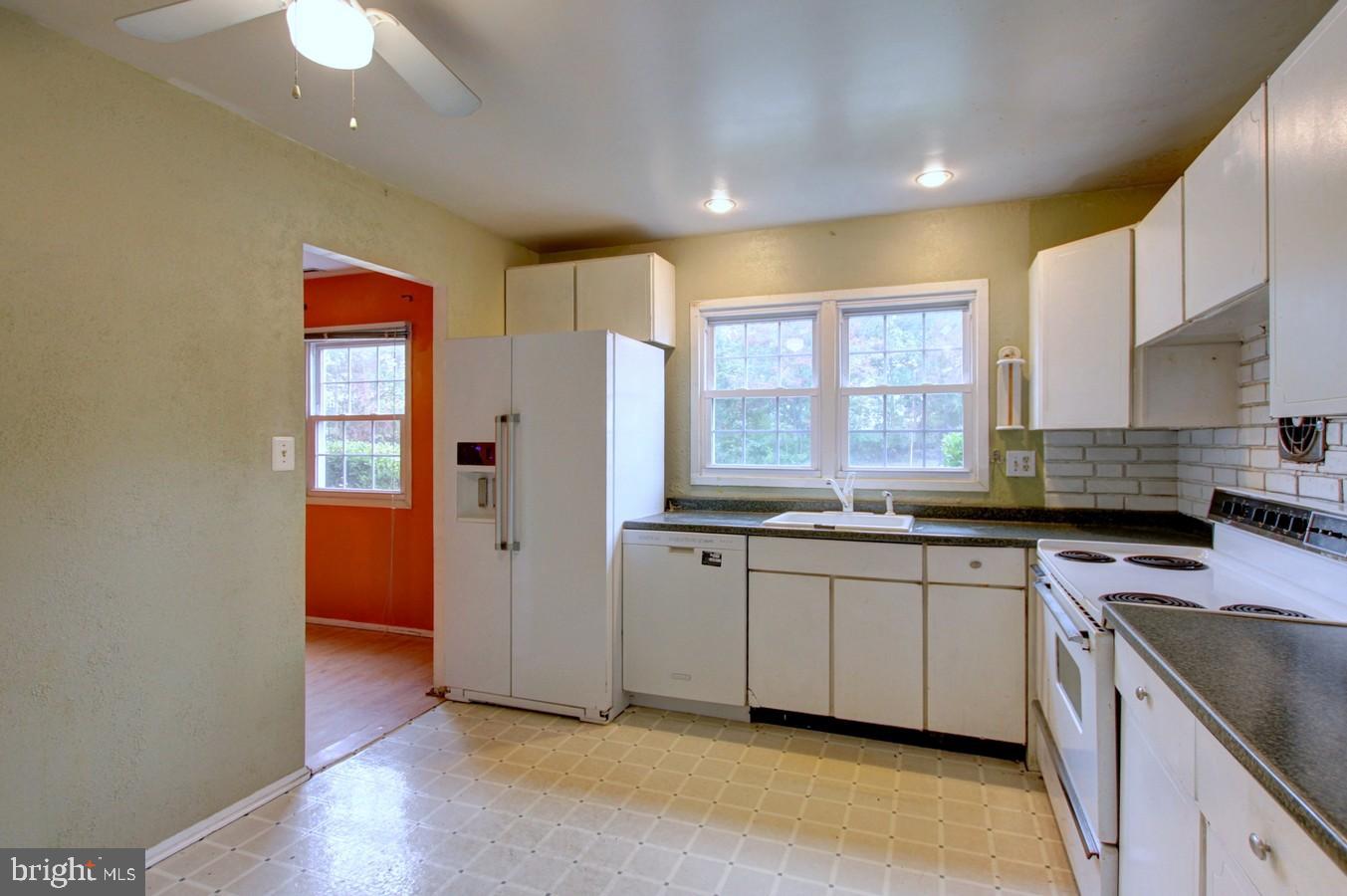 2009 Derrickson Road Baltimore, MD 21244 - Photo 9 of 24 Kitchen