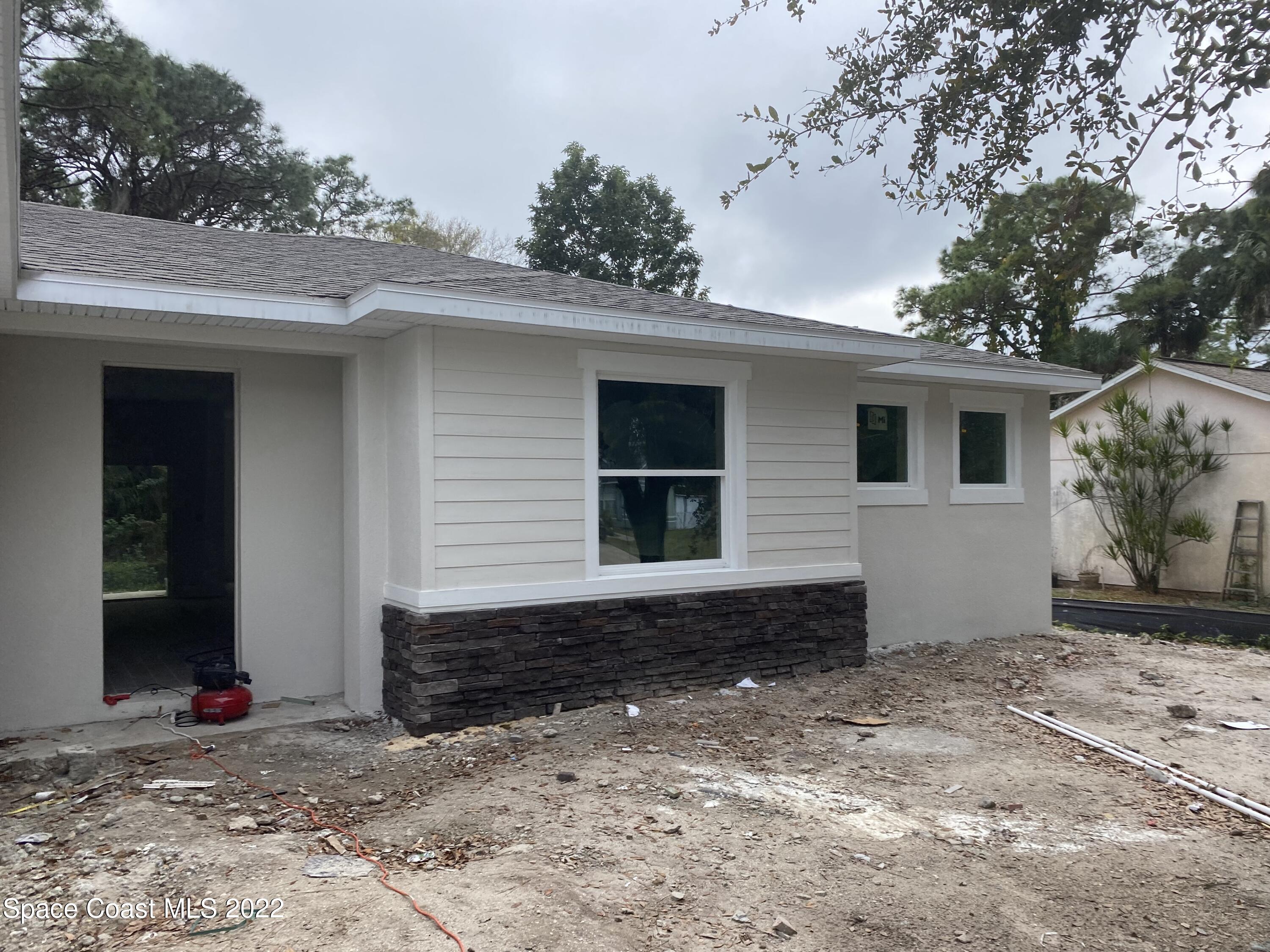 1376 Wing Road Southwest Palm Bay, FL 32908 - Photo 14 of 17 a front view of a house