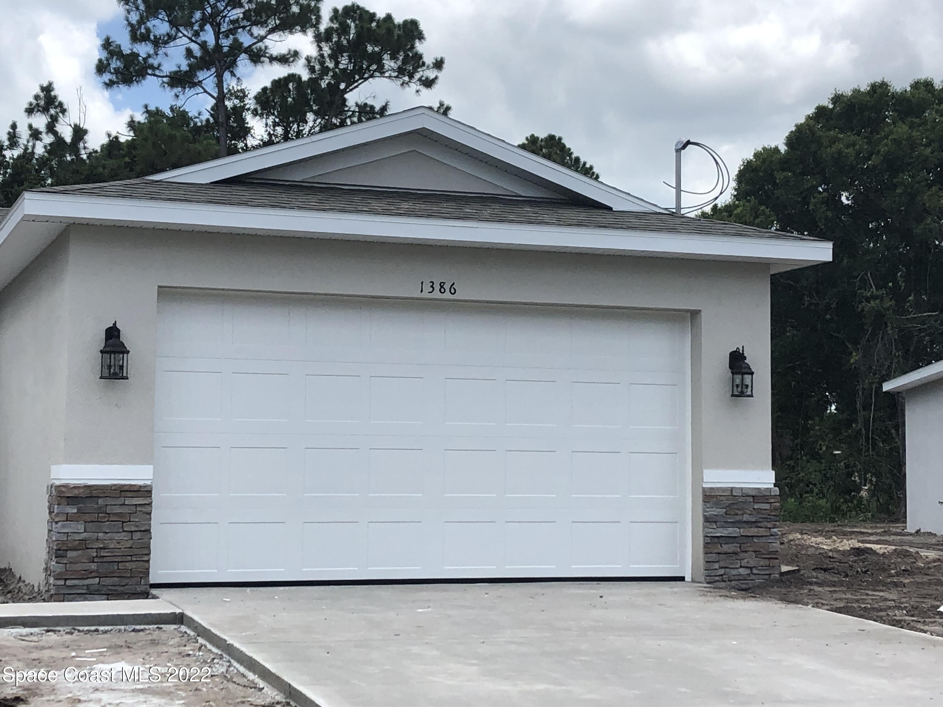 1376 Wing Road Southwest Palm Bay, FL 32908 - Photo 2 of 17